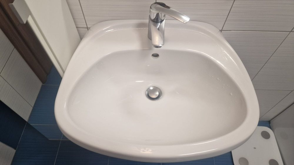 Lavoar cu picior 50 de lei buc