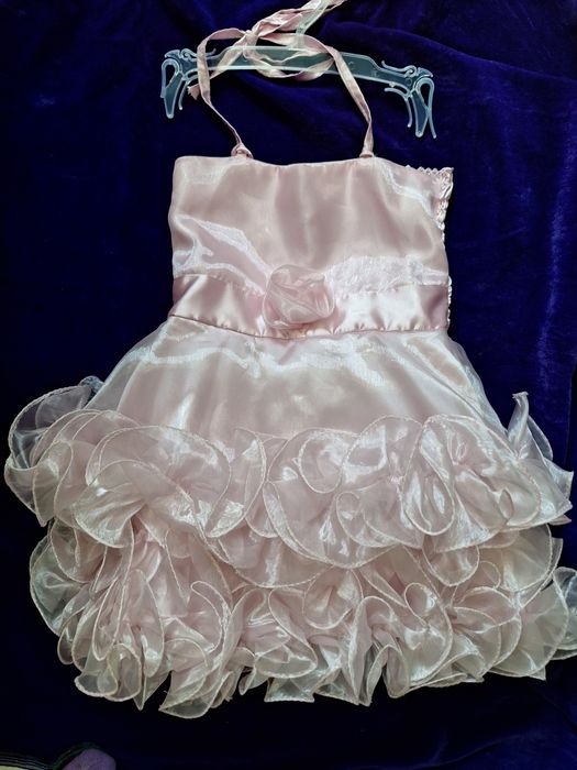 Детска рокля с презрамки