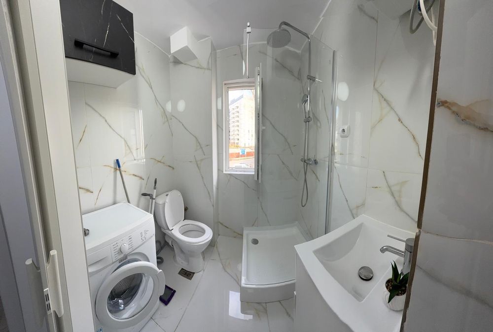 Persoană fizică,  vând  garsonieră decomandată