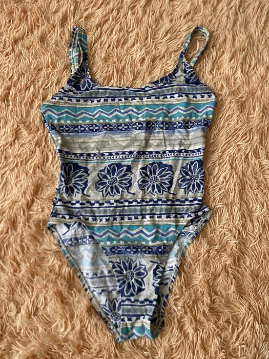 Продам купальники слитные