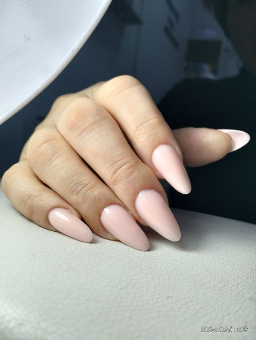 Маникюр, педикюр, наращивание ногтей