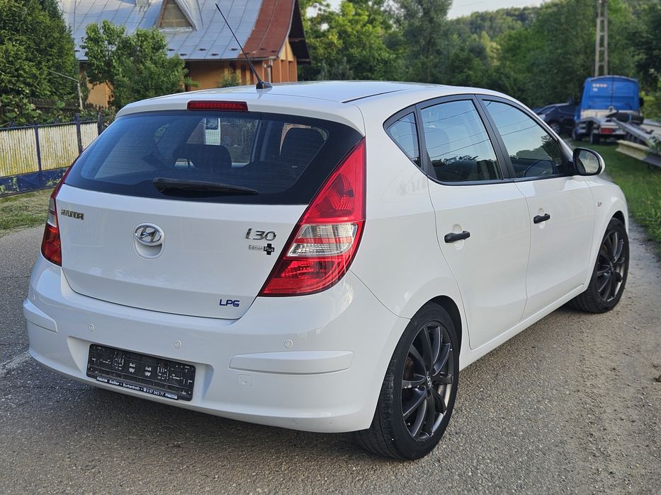 HYUNDAI i30 2009 — imagine 3