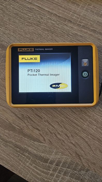 Cameră termoviziune Fluke PTi120 – Defect touchscreen (partea dreaptă jos)