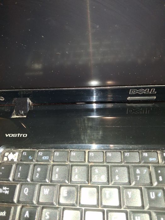 Laptop Dell Vostro pe Windows XP, funcțional