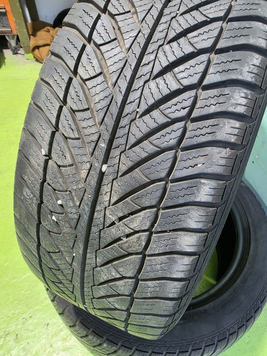 2 бр зимни 245/45/18 Goodyear