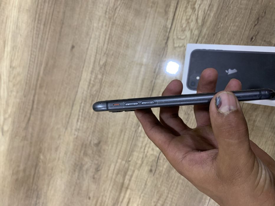 iphone 11  LLA.