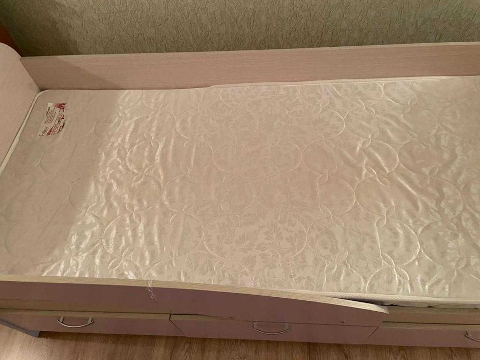 детская кровать с Матрасом