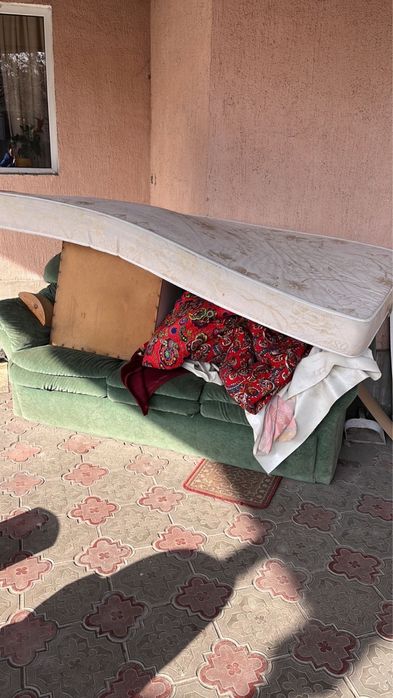 Диван, матрас, одеяло