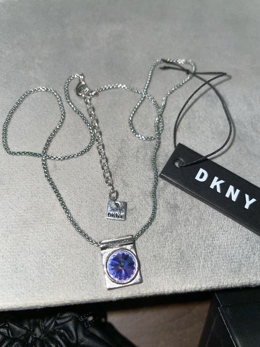 Ново колие с етикет DKNY