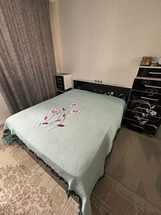 Продам двуспальную кровать б/у