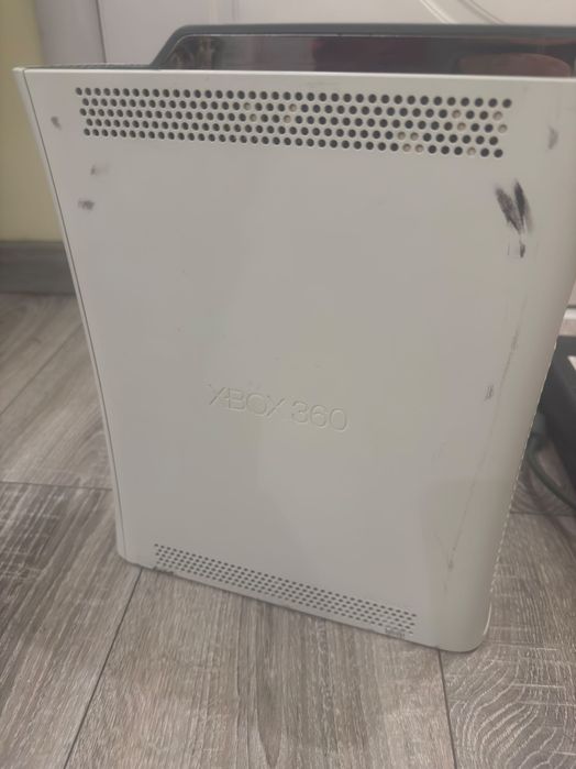 Xbox 360 + Джойстик и захранване