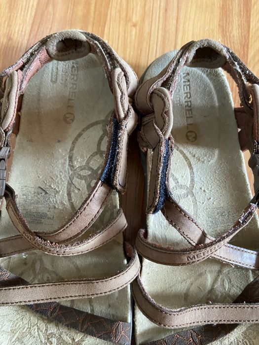 Сандали Merrel,стелка 25см,леки,удобни и запазвни!