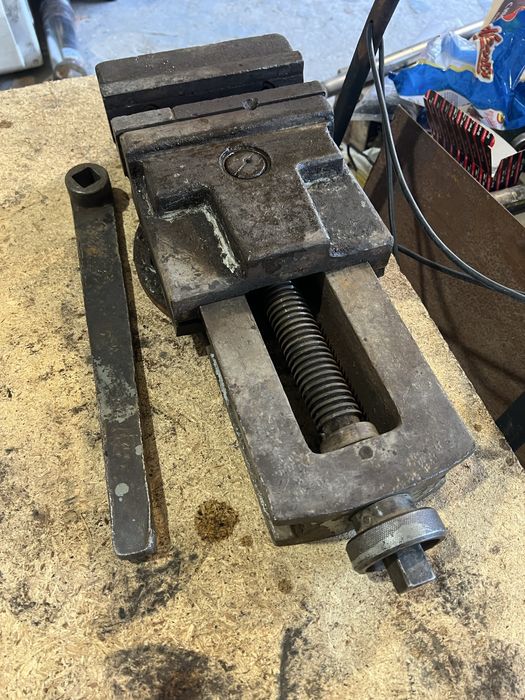 Menghina industriala ptr masini de rectificat, gaurit, banc etc