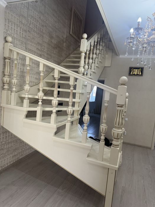 Лестница на второй этаж