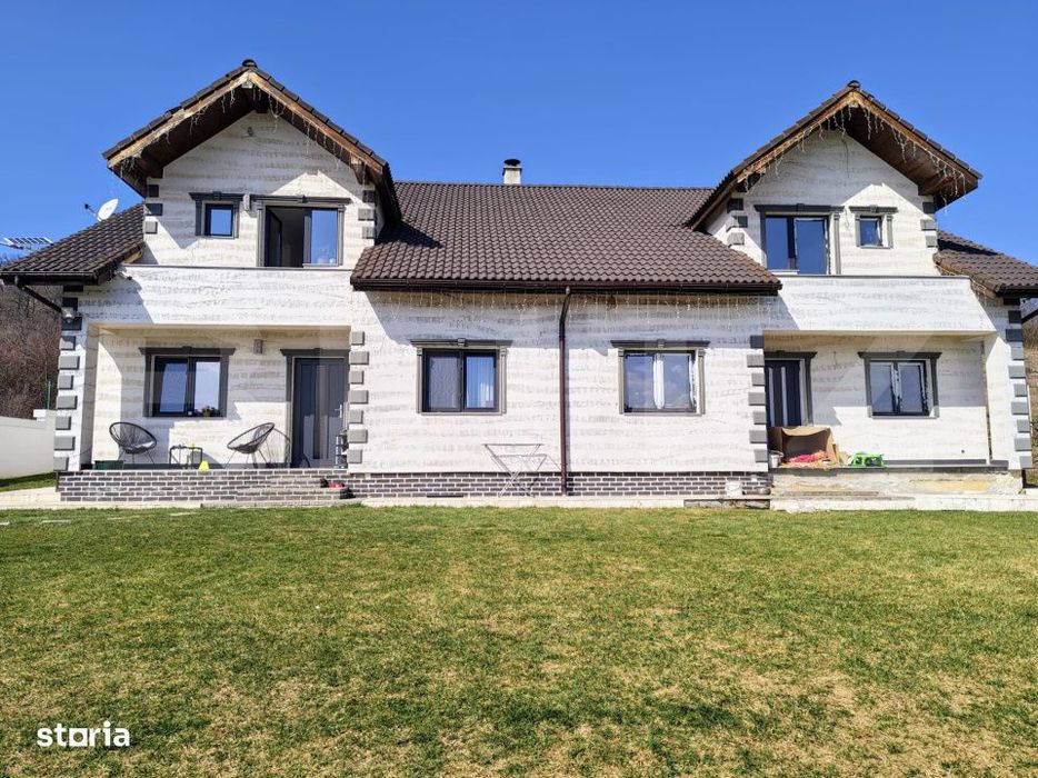 Casa de vanzare cu priveliste superba – proprietate ideala pentru do