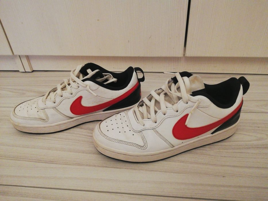 Vând Nike nr 39 albi