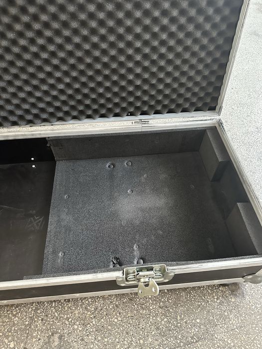 Vand Flight case /hardcase pentru clapa / orga cu suport pentru pedala