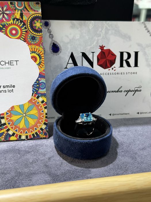 Кольцо с синем камнем