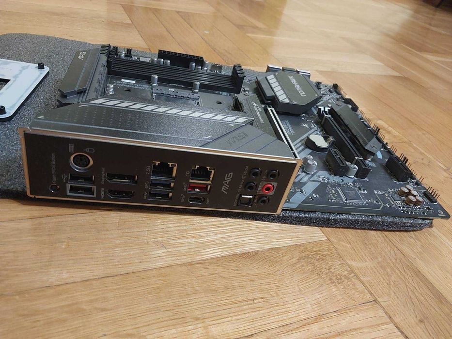 AMD Ryzen 9 5900X + MSI B550 Tomahawk