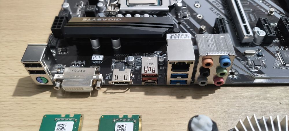 I5 9400f + 16gb ddr4 2666 + gigabyte B360 HD3P