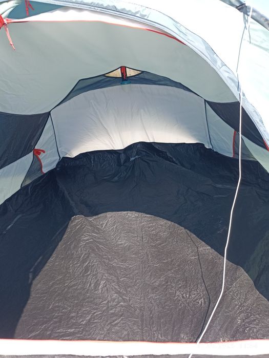 Cort Quechua 2 seconds 3 persoane