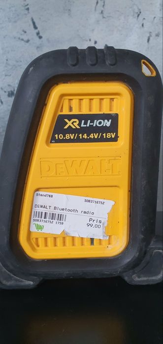 Vând boxă bluetooth DeWalt