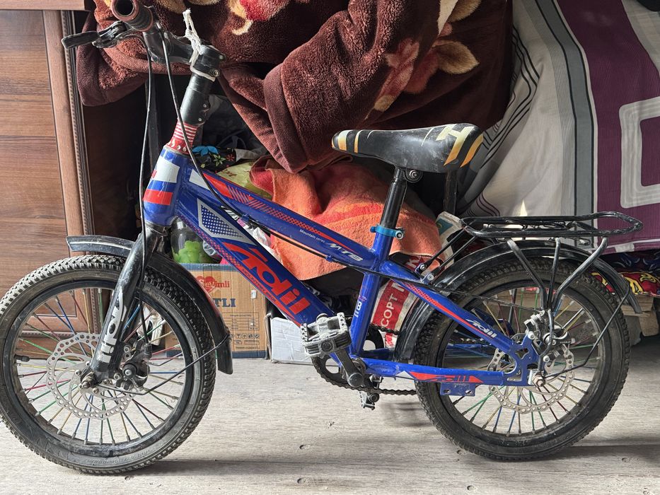 Велосипед сотилади детский 12 ёки 14 дюм гилдракли