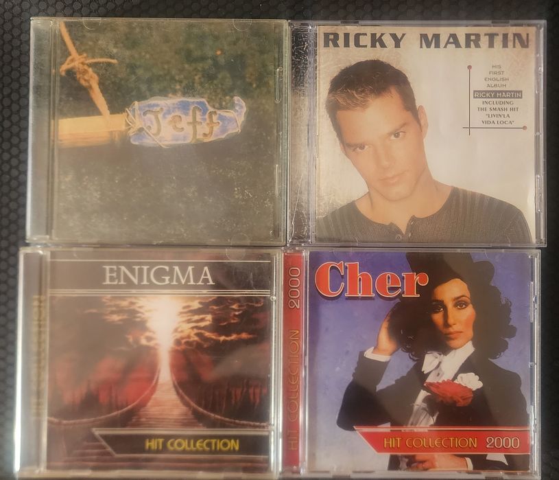 Музыкальные CD диски.