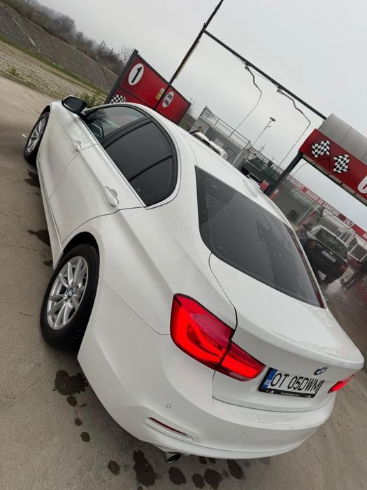 BMW Seria 3 F30 318i