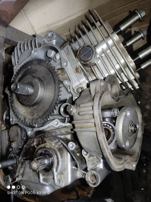 Продам двигатель на запчасти