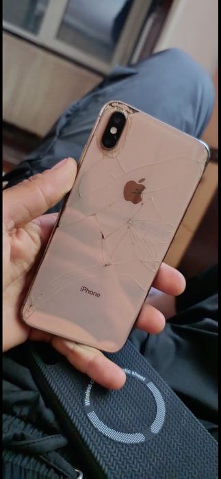 iPhone xs max spart pe spate