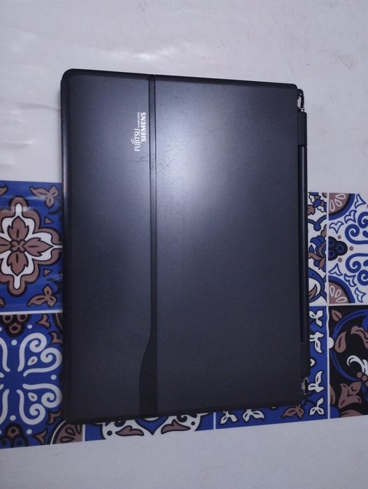Ноутбук Fujitsu-Siemens Amilo Pi2550