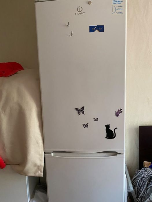 Продам холодильник Indesit