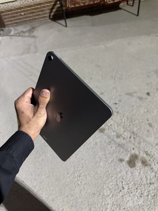 iPad Air 11” M2 — 256GB Wi-Fi
