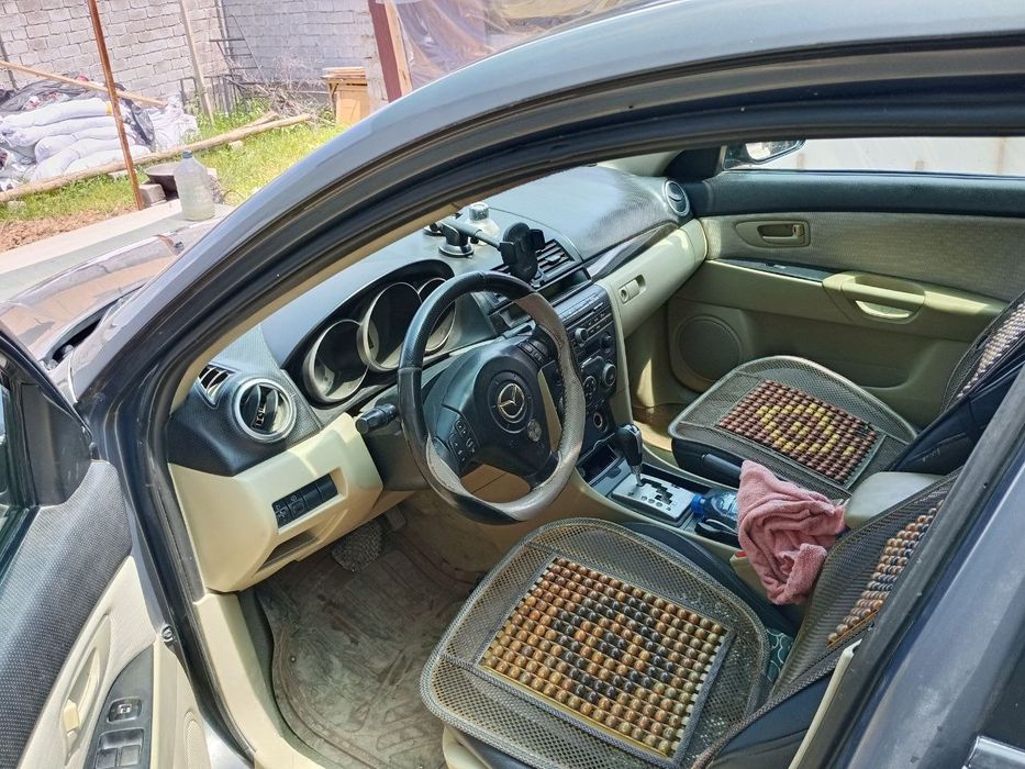 Mazda 3 mokriy rang