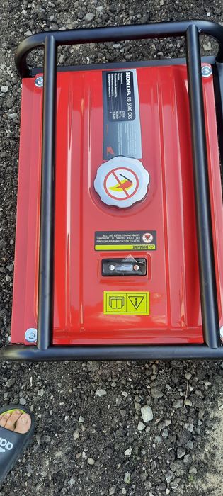 Бензиновый генератор HONDA