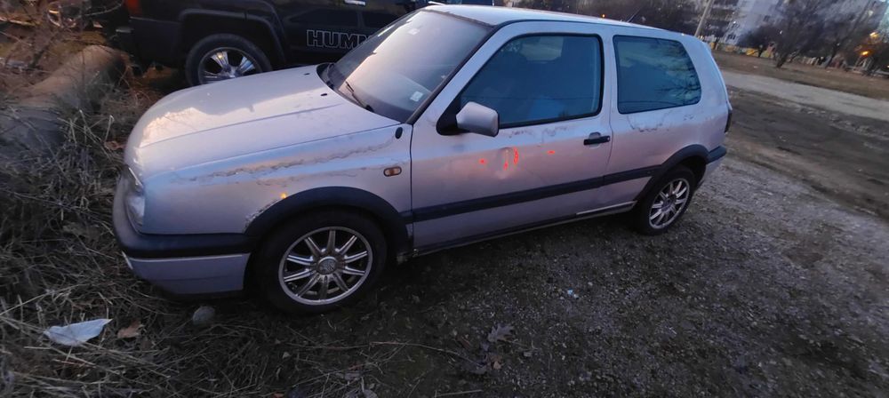 VW Golf 3 1.6 на части