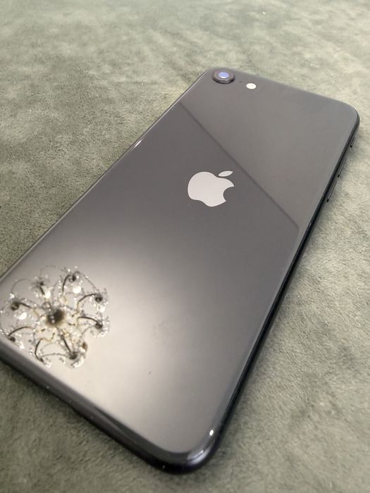 Продам iphone se 2020