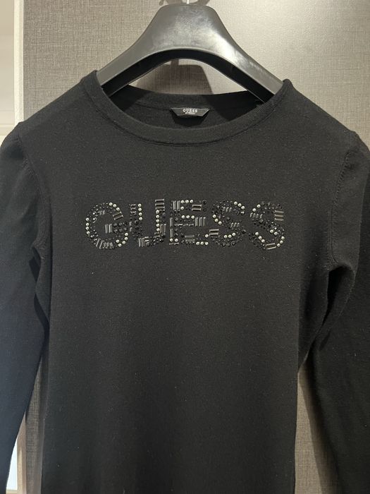 Рокля Guess.