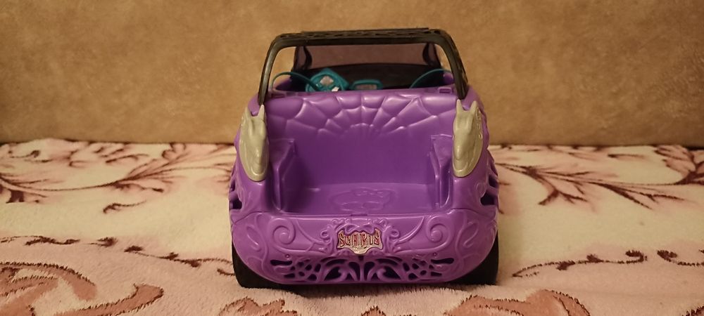 Машинка скариж монстер хай