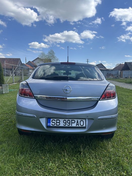 Vând OPEL Astra GTC