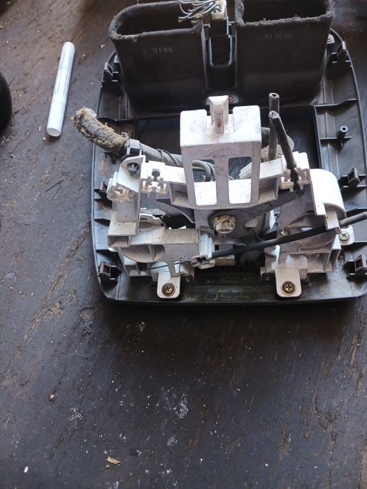 Включатель печки Мазда 323 на 2000г