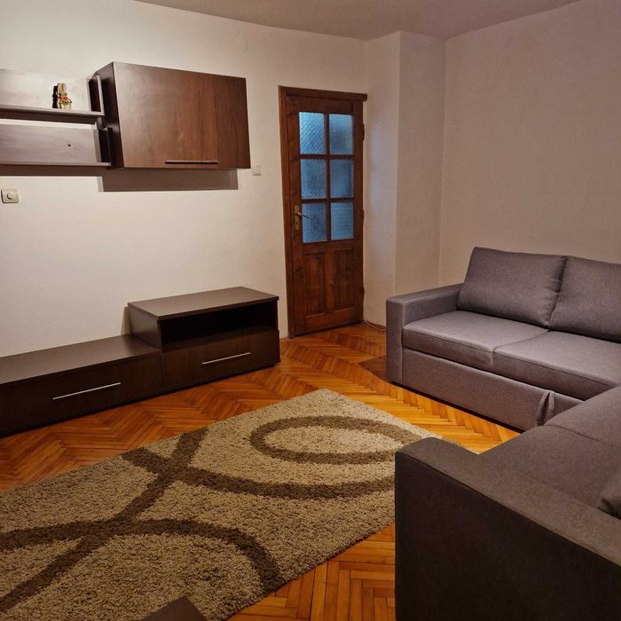 Inchiriez apartament 2 camere, decomandat.