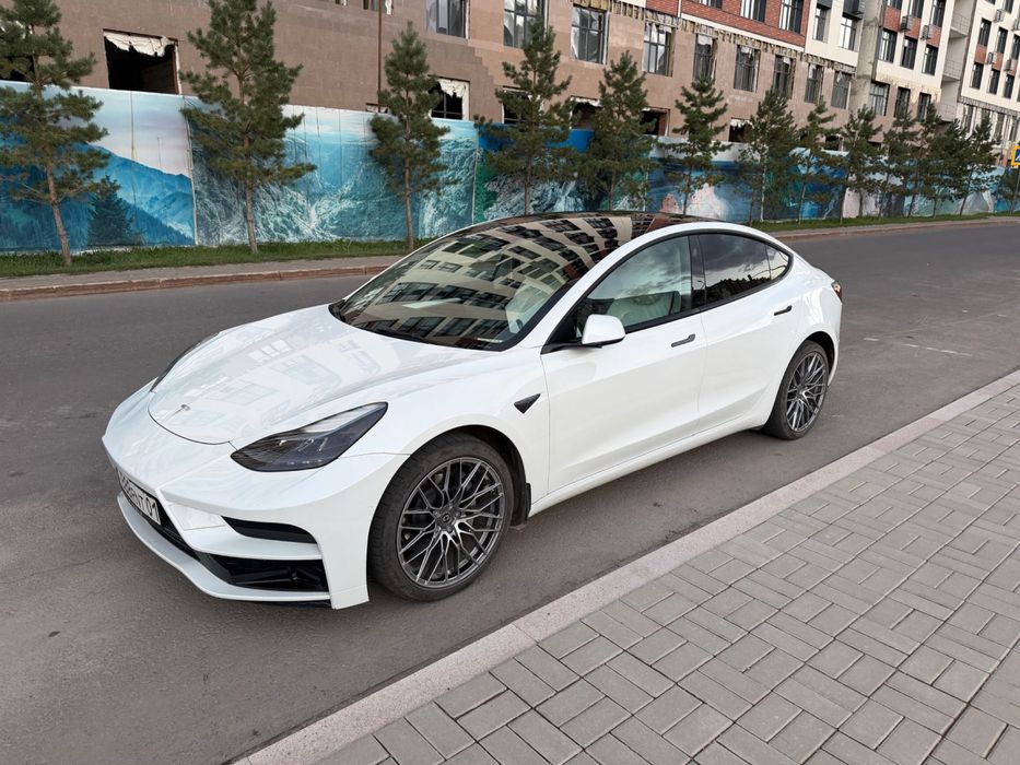 Tesla Model 3 2023 год