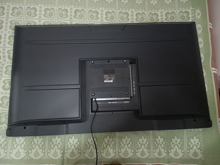 Новый но с разбитым экраном телевизор Samsung