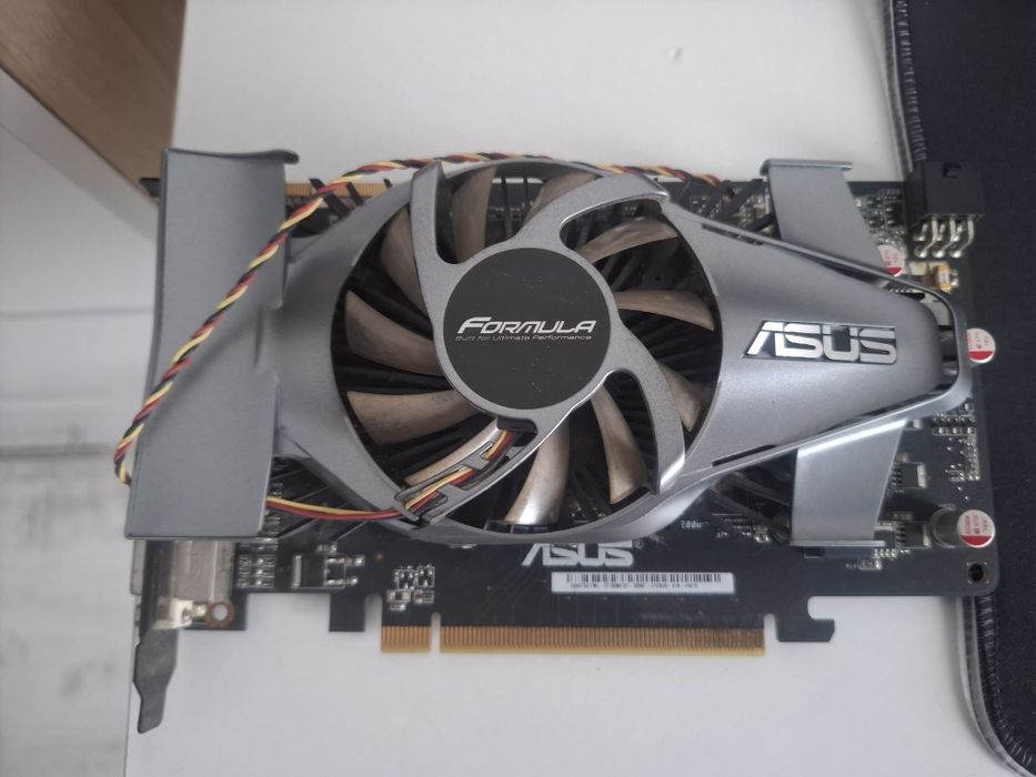 Vând sistem pc asus