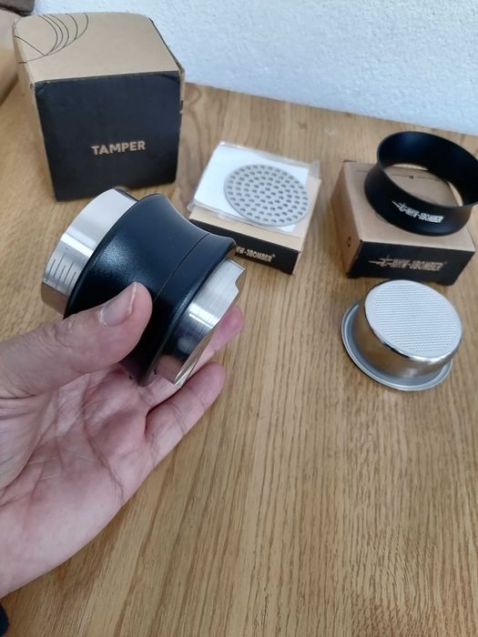 Tamper 53 mm  cu autonivelare , inel magnetic, cos. puck screen 53 mm