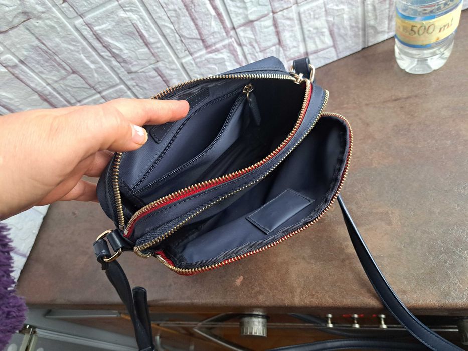 дамска чанта,Tommy Hilfiger,малка синя чантичка