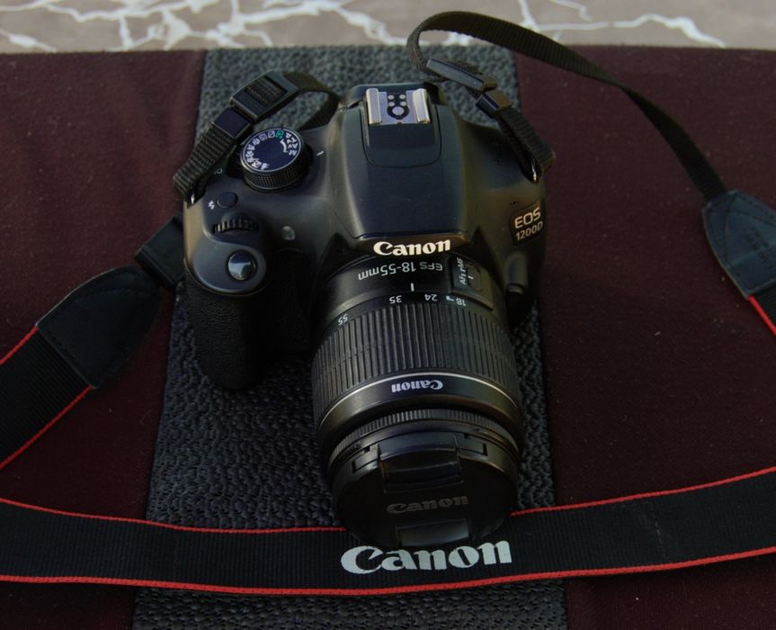 Kit DSLR Canon 1200D + Obiectiv 18-55mm Macro, stare impecabilă ca nou