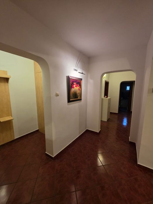 Apartament 4 camere, et.1, zona 2 stejari